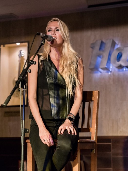 ANGLADA CEREZUELA: Anglada Cerezuela en el Hard Rock Cafe Mallorca 2019 - Luis Sergio Carrera, fotógrafo freelance Mallorca