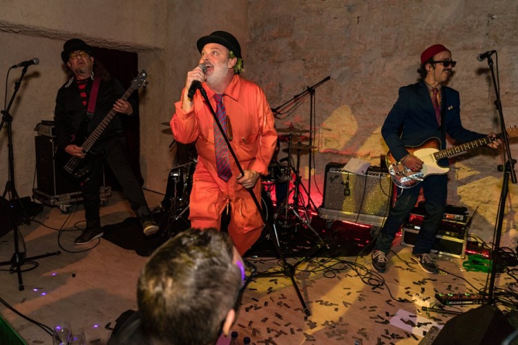Fotos de Folk: Concierto de los Toreros Muertos en Sa Cova de S´Embat 2020, con Pablo Carbonell. - Luis Sergio Carrera, fotógrafo freelance Mallorca