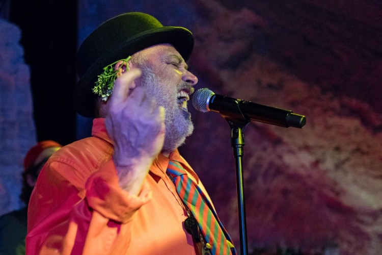 Fotos de Folk: Concierto de los Toreros Muertos en Sa Cova de S´Embat 2020, con Pablo Carbonell. - Luis Sergio Carrera, fotógrafo freelance Mallorca