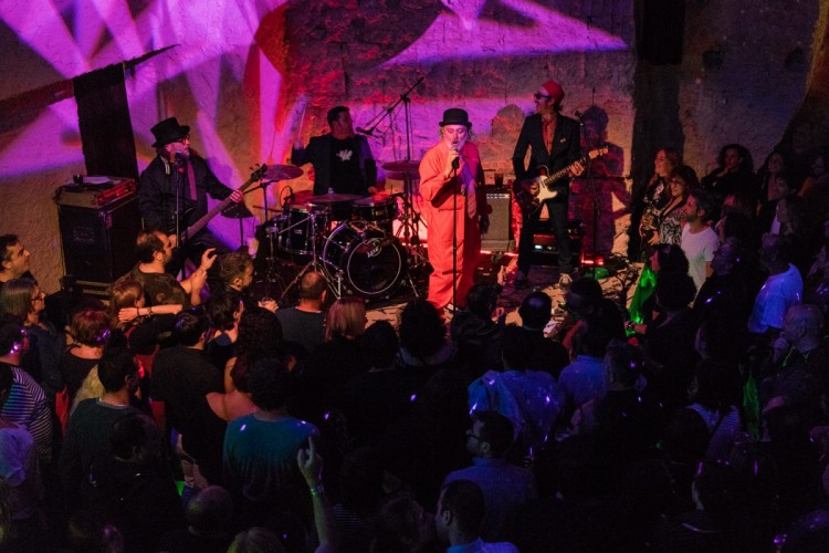 Fotos de Folk: Concierto de los Toreros Muertos en Sa Cova de S´Embat 2020, con Pablo Carbonell. - Luis Sergio Carrera, fotógrafo freelance Mallorca