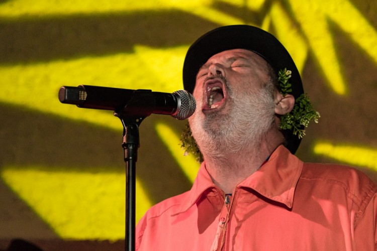 Fotos de Folk: Concierto de los Toreros Muertos en Sa Cova de S´Embat 2020, con Pablo Carbonell. - Luis Sergio Carrera, fotógrafo freelance Mallorca